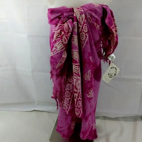 Cairo Mobiliario: Bright pink and white wrap cover up. - Picture 1 of 2